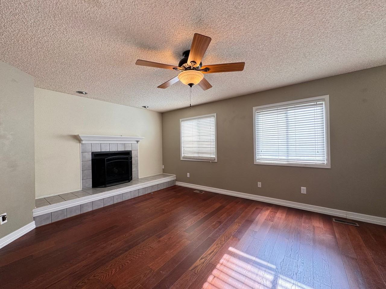 868 Scarborough Dr - Photo 6 of 22