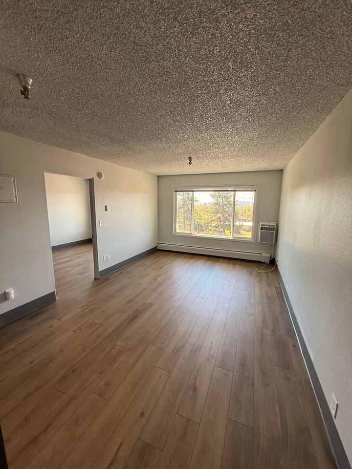 151 N Williams Ave #317 - Photo 2 of 8