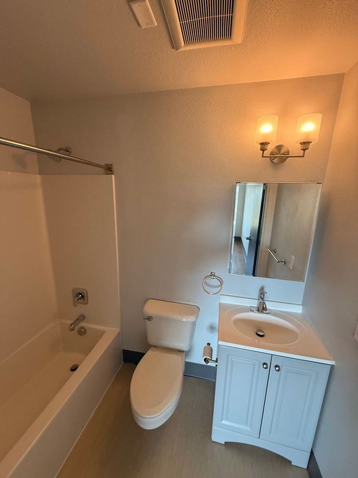 151 N Williams Ave #317 - Photo 7 of 8