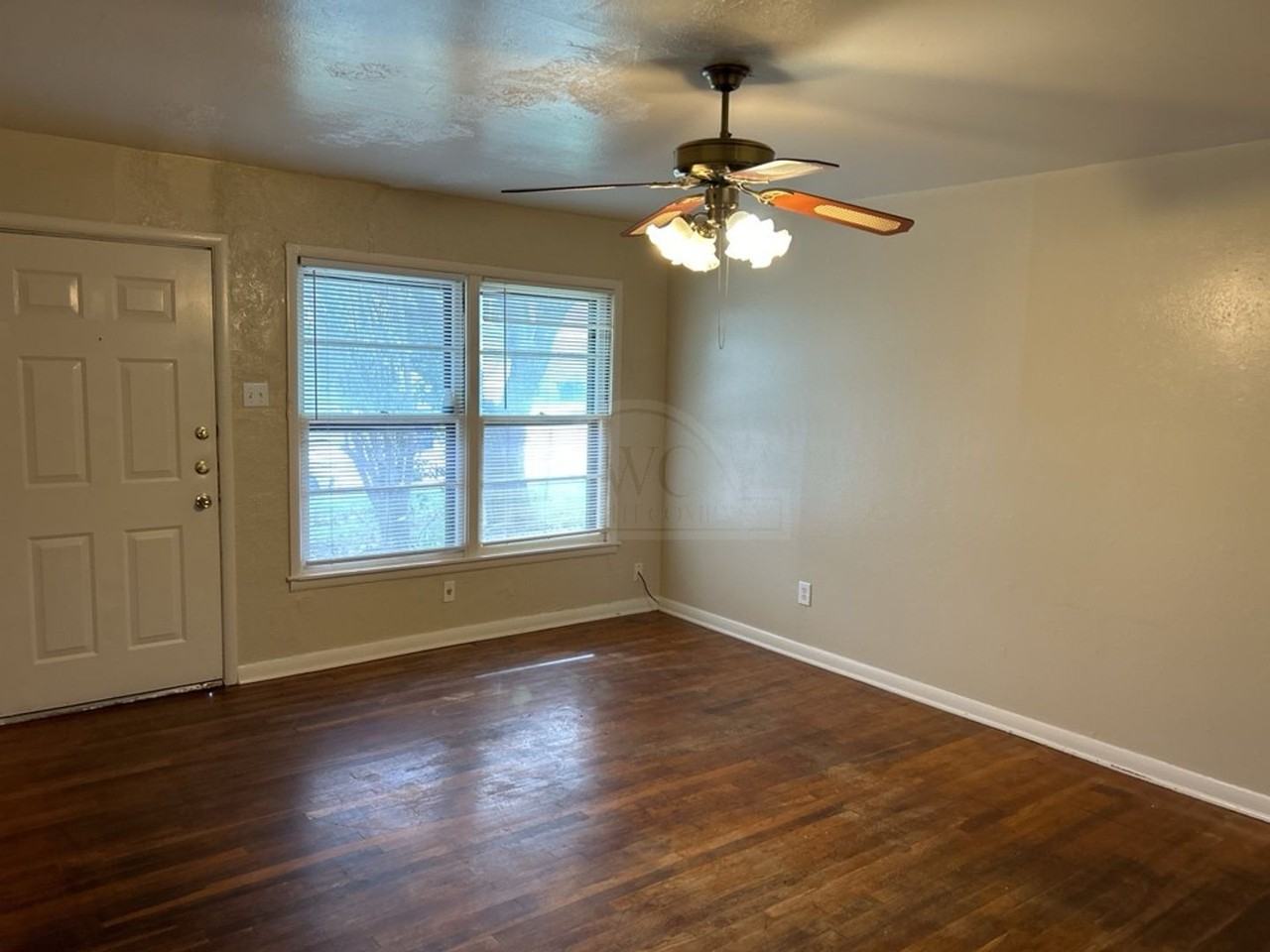 408 Allen St - Photo 2 of 26