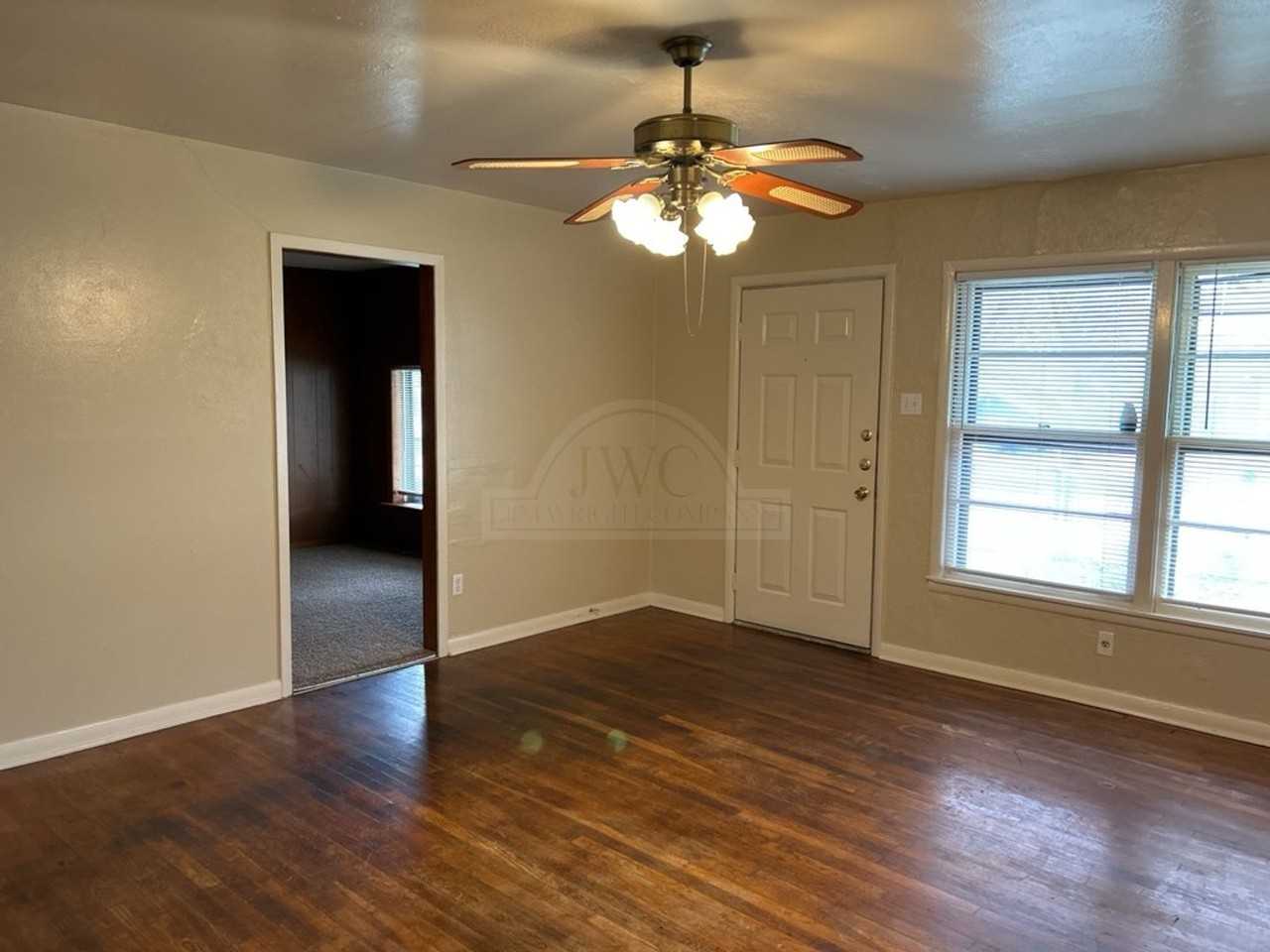 408 Allen St - Photo 3 of 26