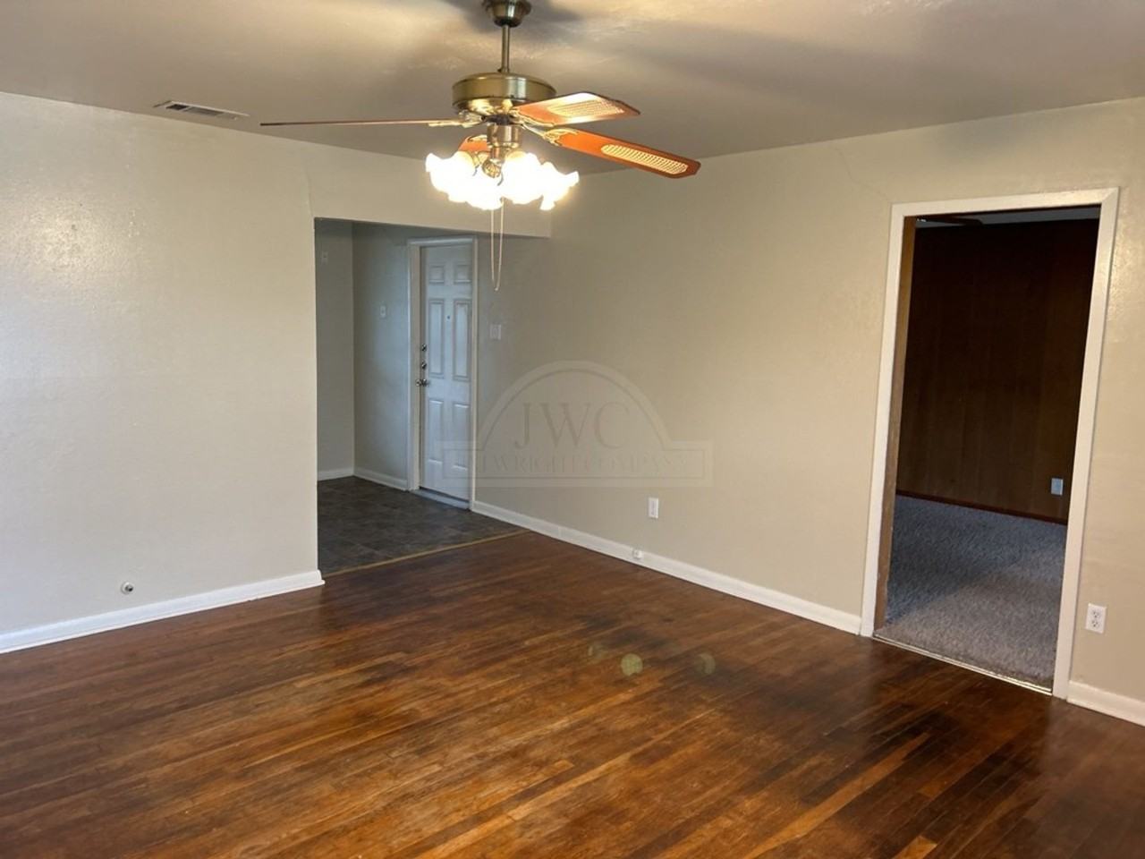 408 Allen St - Photo 4 of 26