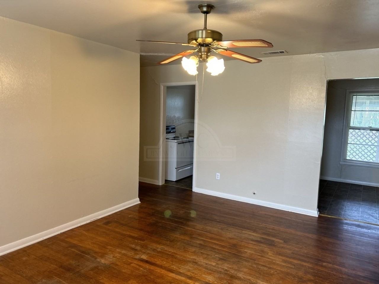 408 Allen St - Photo 5 of 26