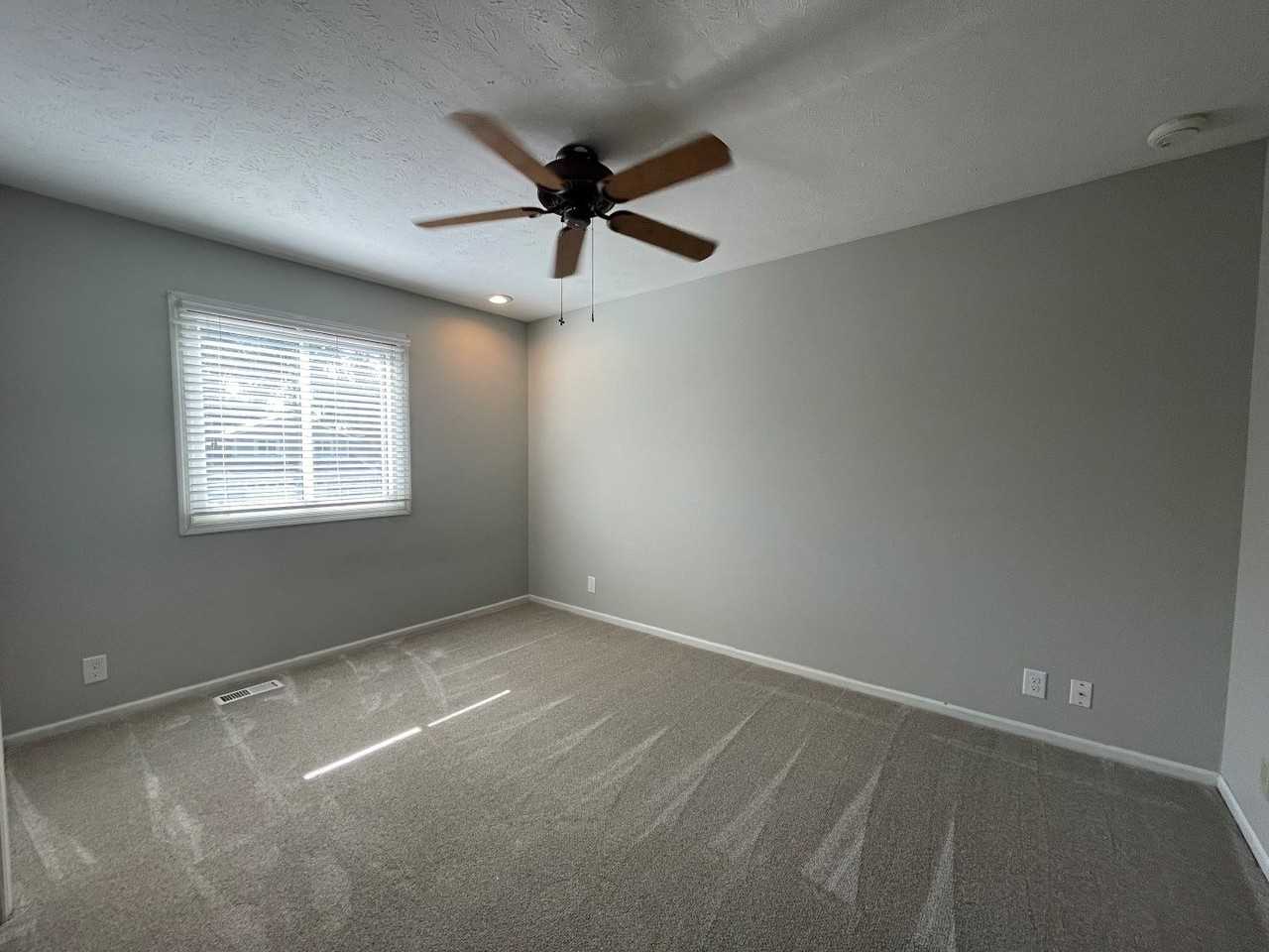 1206 Beechwood Ave - Photo 6 of 31