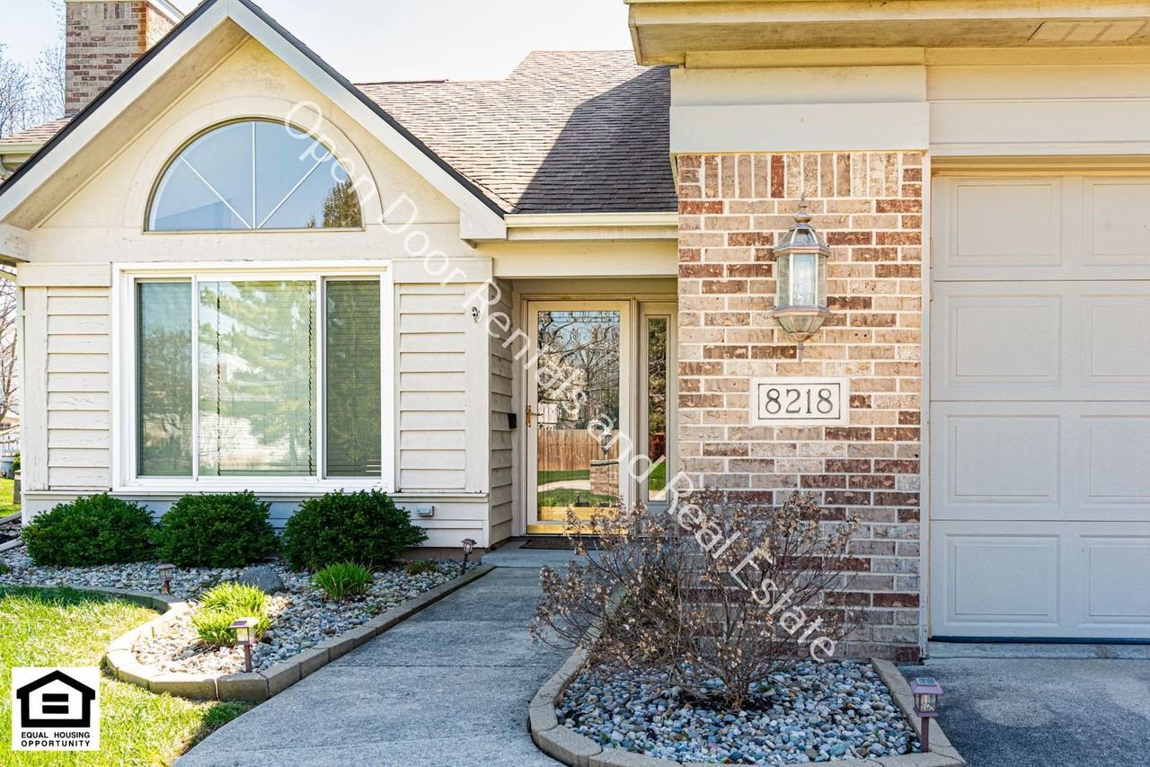 8218 Fountainhead Dr - Photo 2 of 43