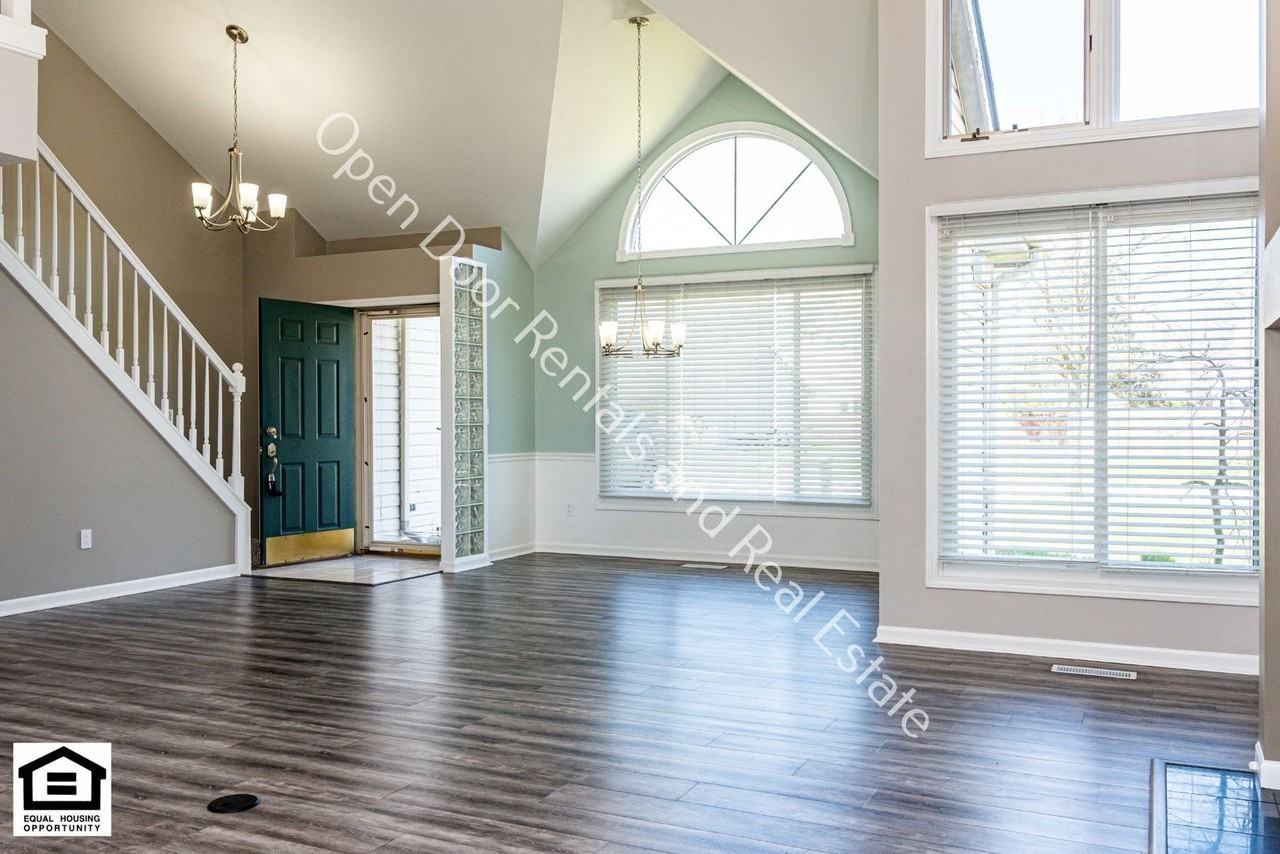 8218 Fountainhead Dr - Photo 5 of 43