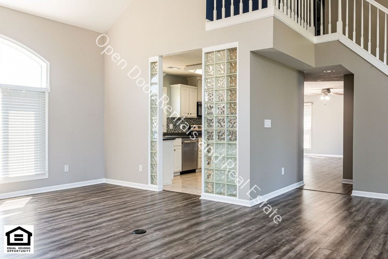 8218 Fountainhead Dr - Photo 6 of 43