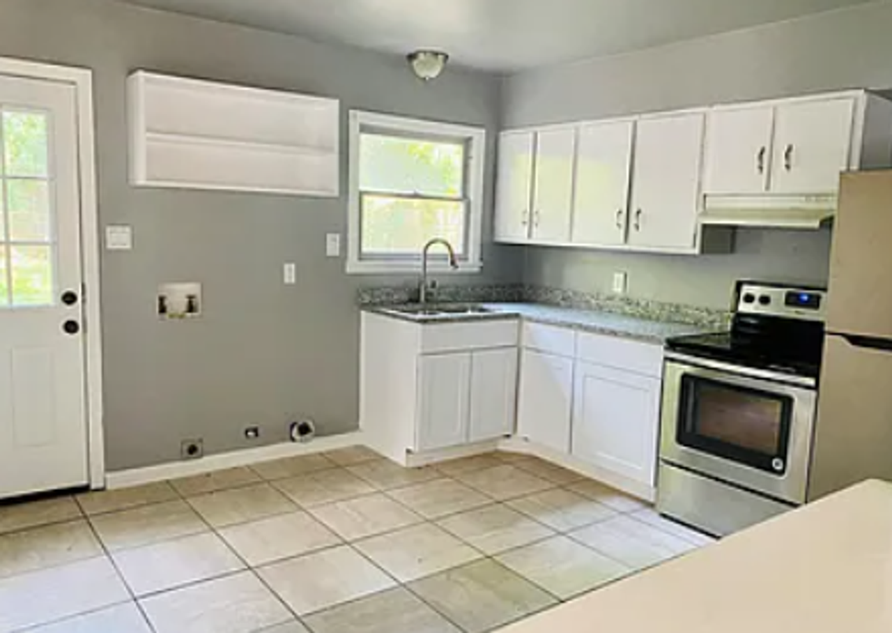 1117 W Tucker Blvd - Photo 4 of 9