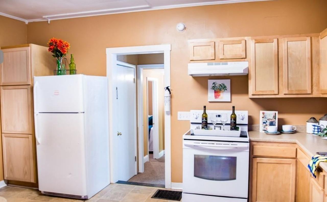 323 S Mckinley Ave - Photo 2 of 7