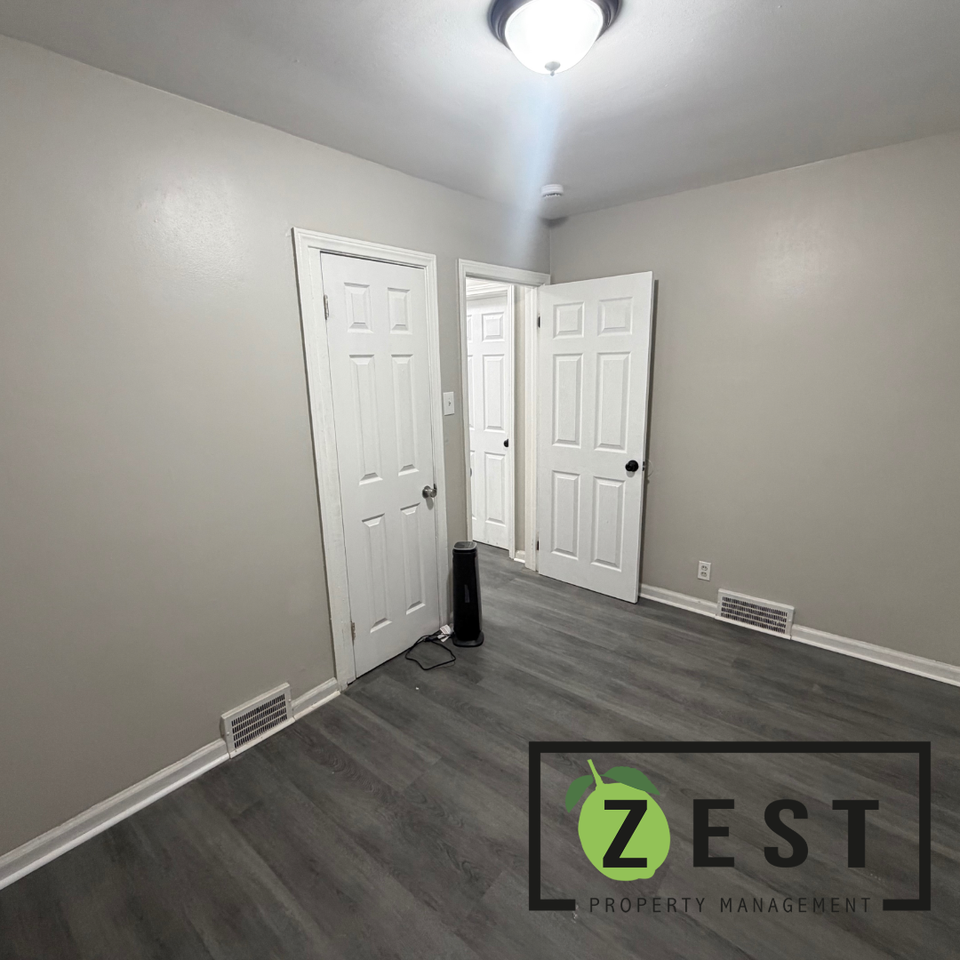 19450 Norwood St - Photo 6 of 14