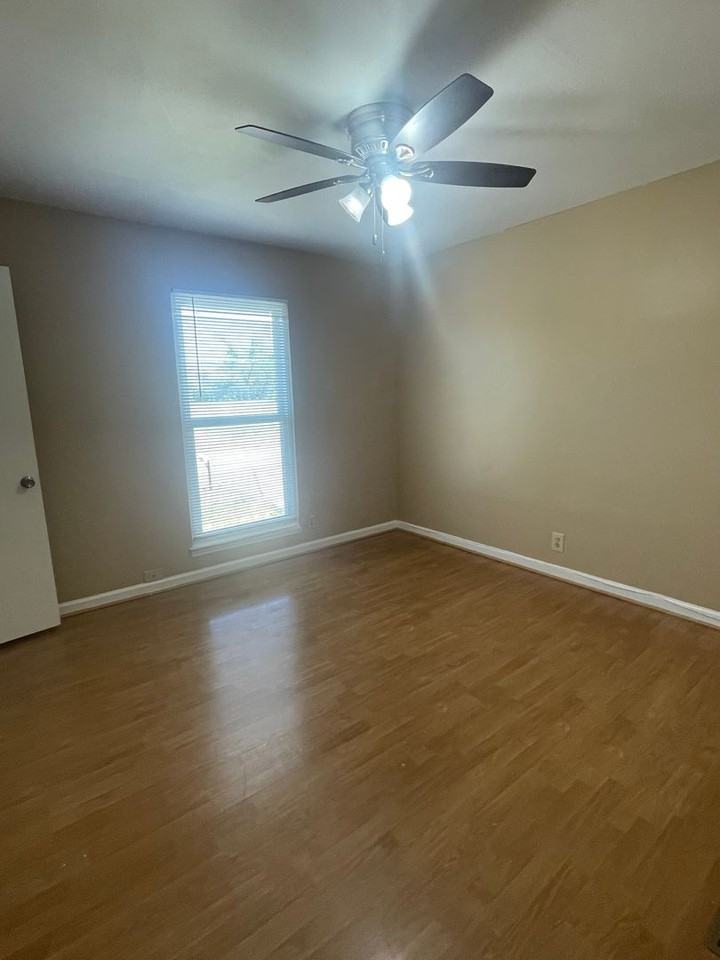 438 Roger Williams Ave - Photo 2 of 13