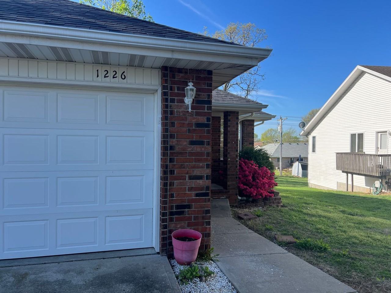 1226 W Bluegrass Rd - Photo 2 of 14