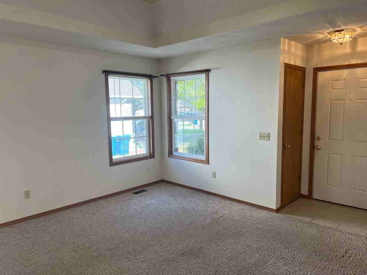 1226 W Bluegrass Rd - Photo 3 of 14