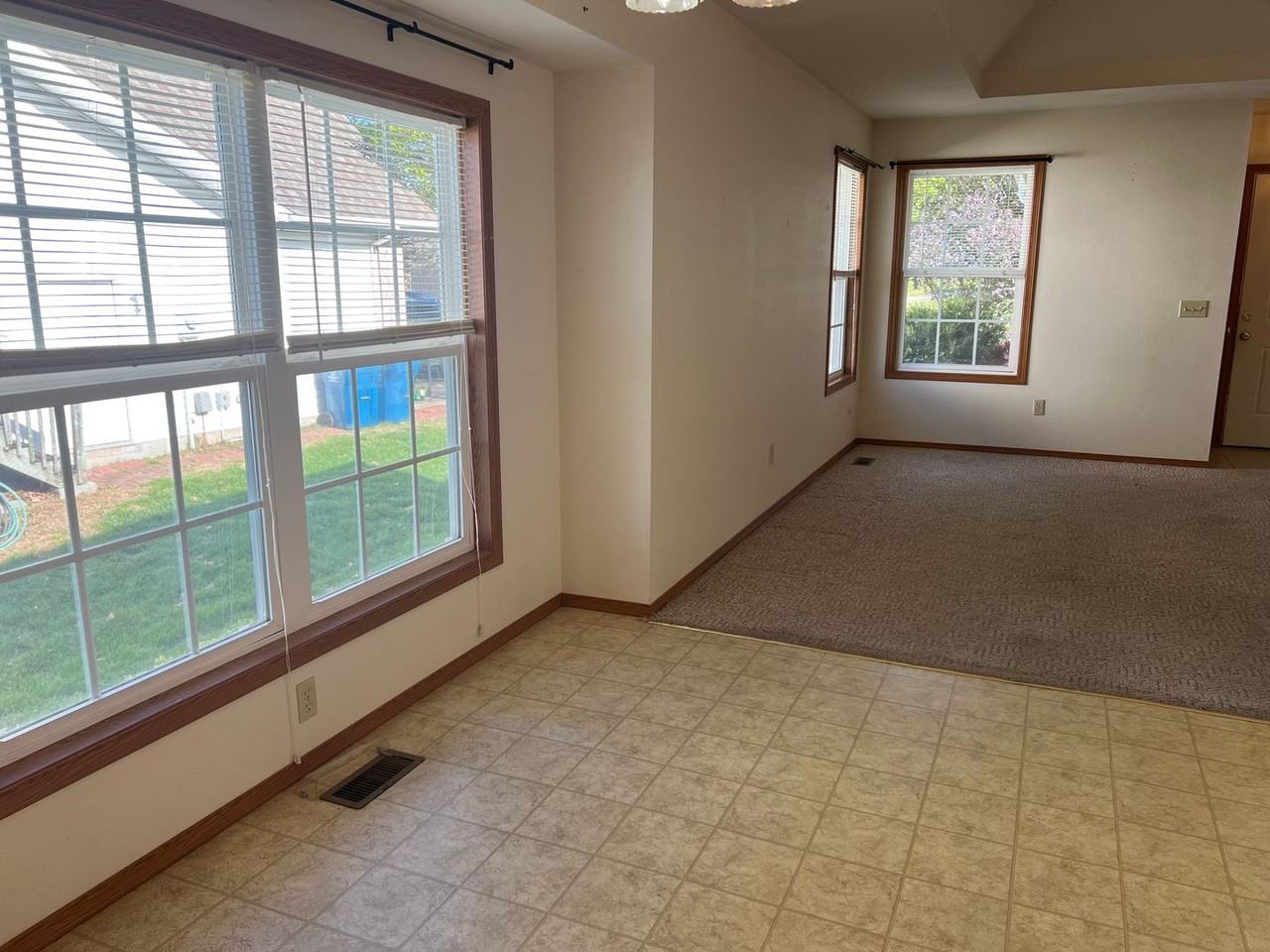 1226 W Bluegrass Rd - Photo 4 of 14