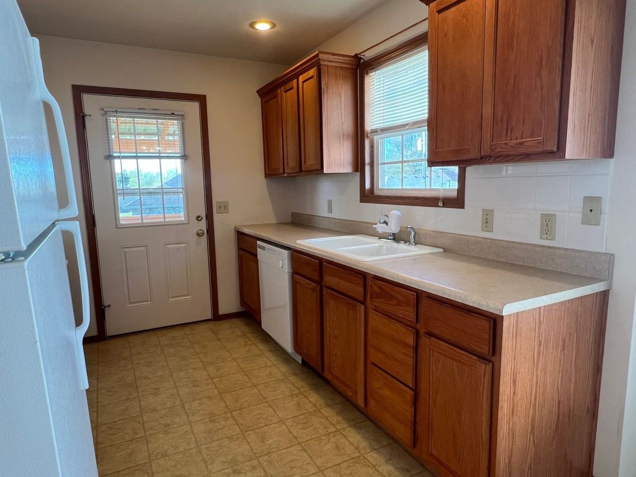 1226 W Bluegrass Rd - Photo 6 of 14