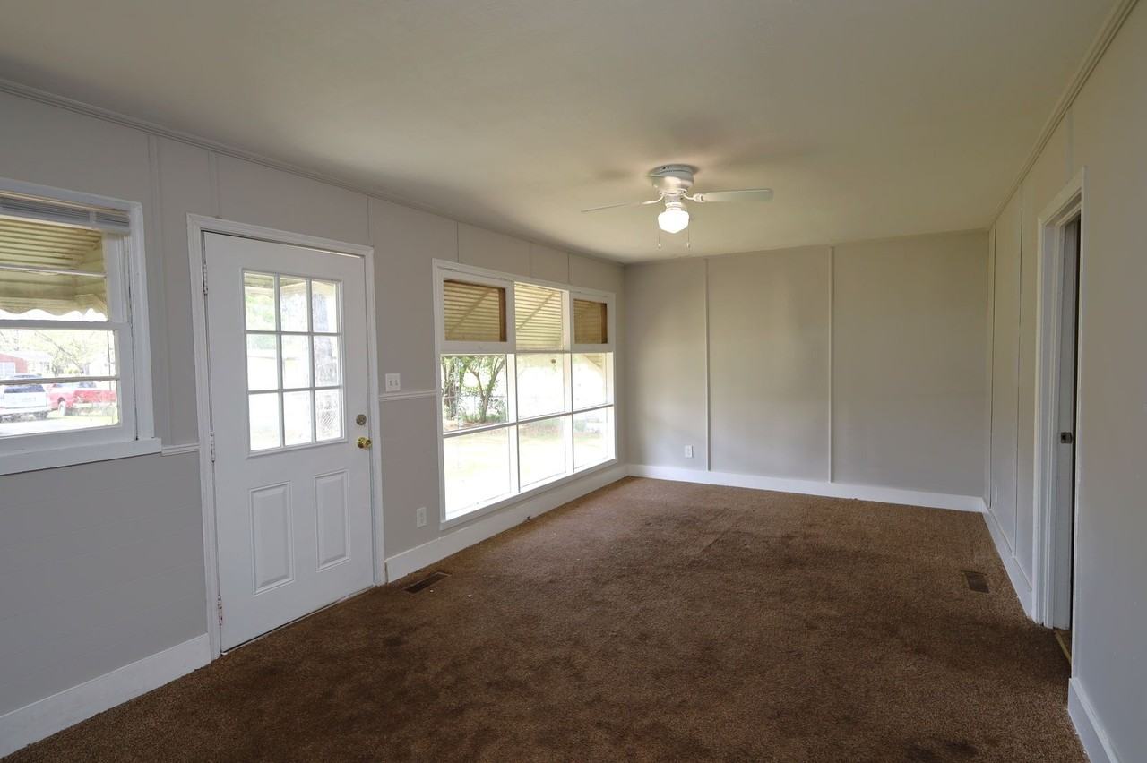 604 E Brookwood Dr - Photo 2 of 4