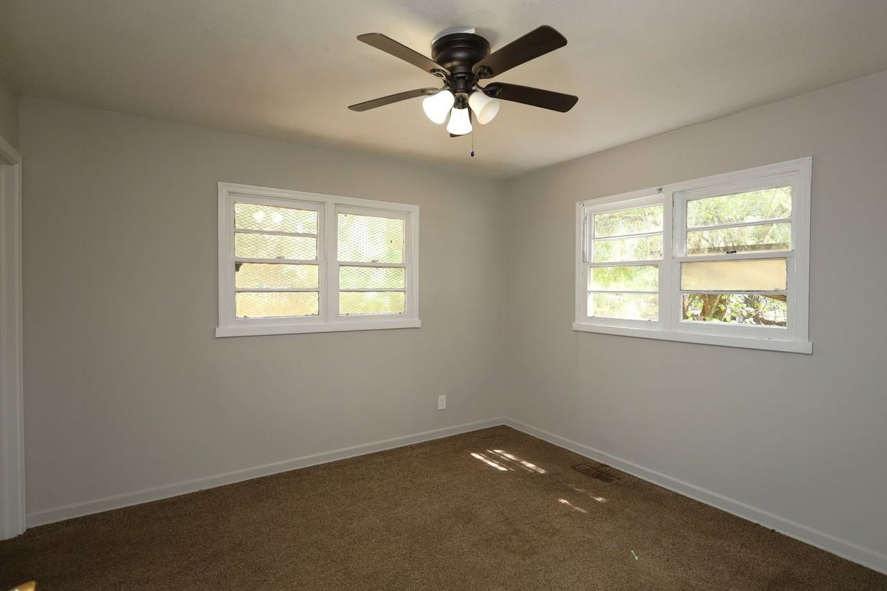 604 E Brookwood Dr - Photo 4 of 4