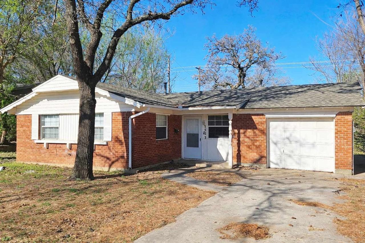 3513 Parkwoods Ln - Photo 2 of 15