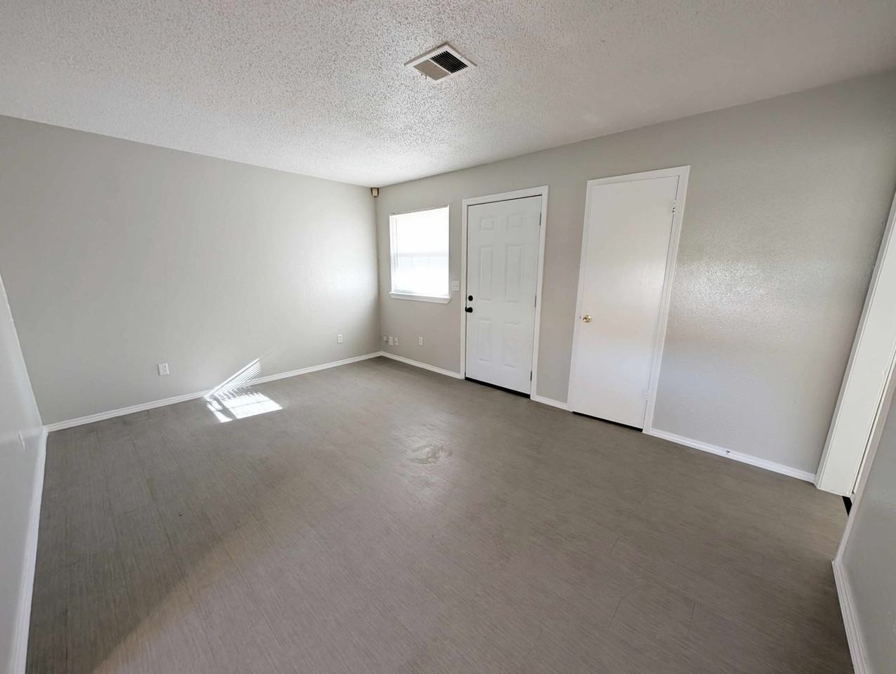 3513 Parkwoods Ln - Photo 5 of 15