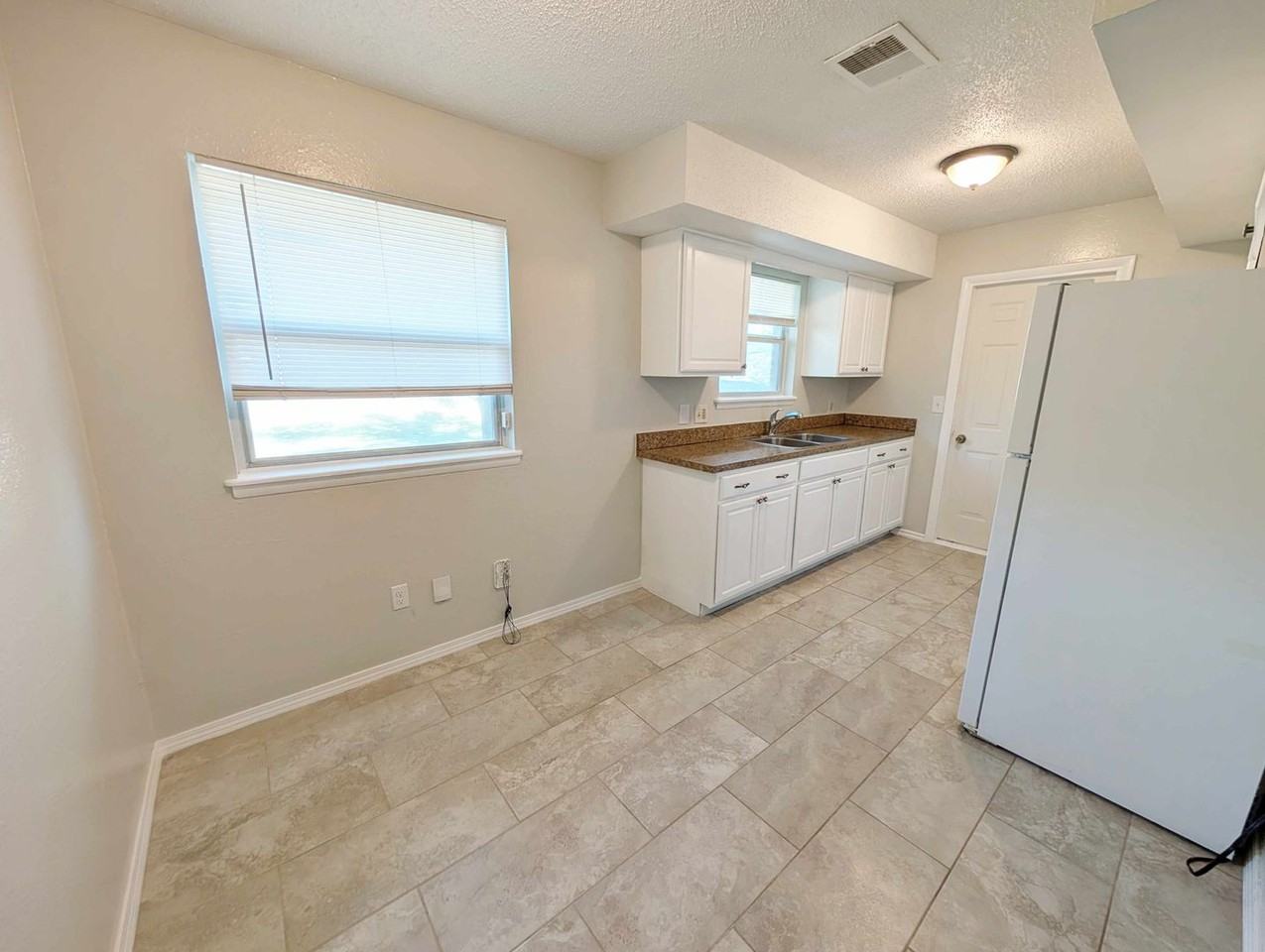 3513 Parkwoods Ln - Photo 6 of 15