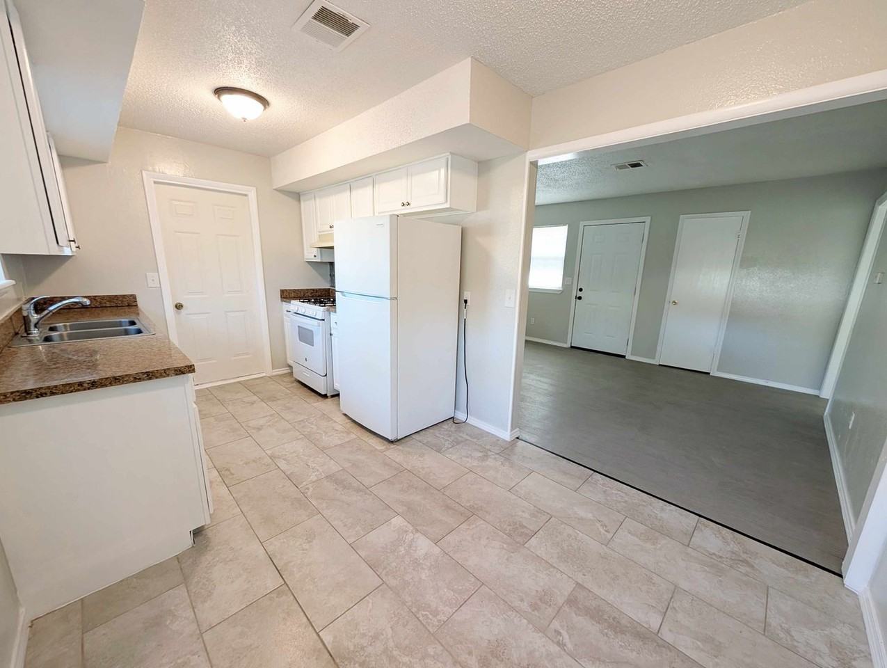 3513 Parkwoods Ln - Photo 7 of 15