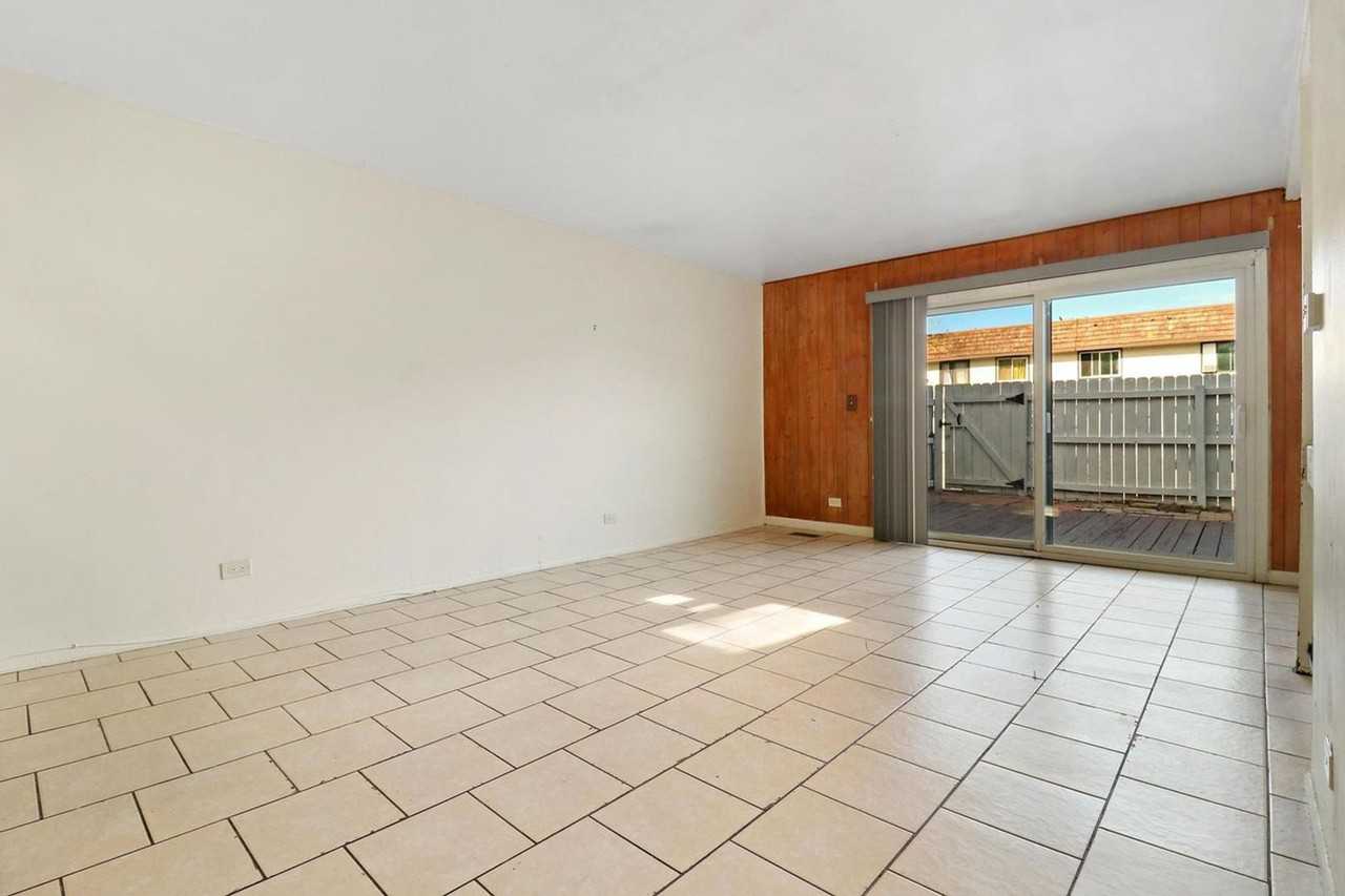 5625 Court Leona - Photo 4 of 15