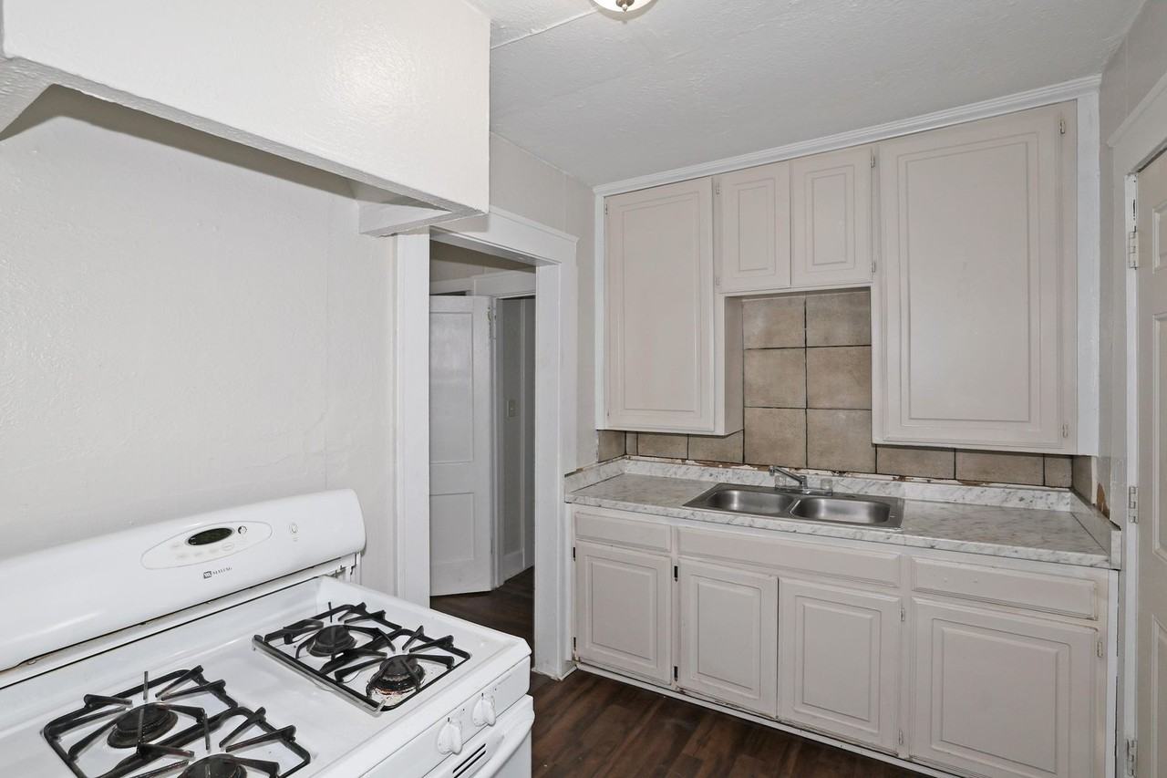 1506 Sw 11th Ave #A - Photo 3 of 11