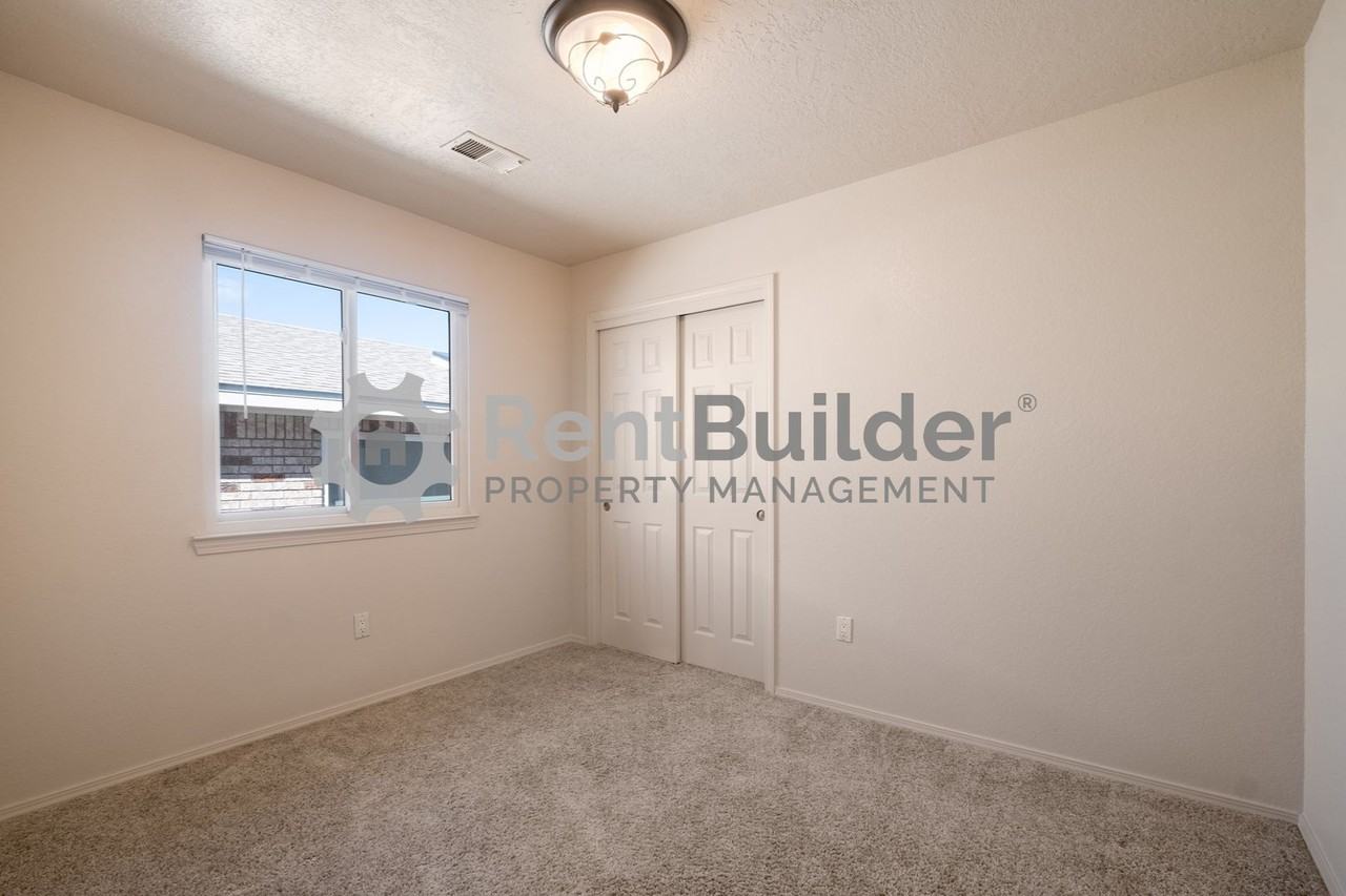 13157 Neon Ave Ne - Photo 2 of 20