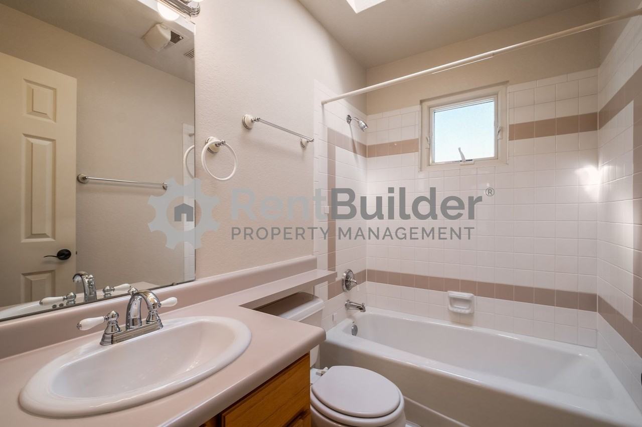 13157 Neon Ave Ne - Photo 4 of 20