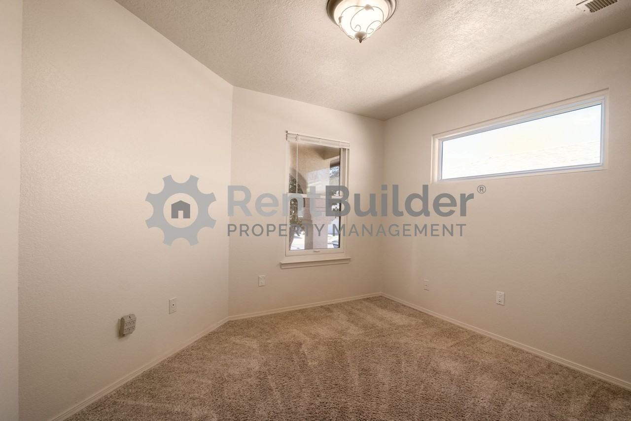 13157 Neon Ave Ne - Photo 5 of 20