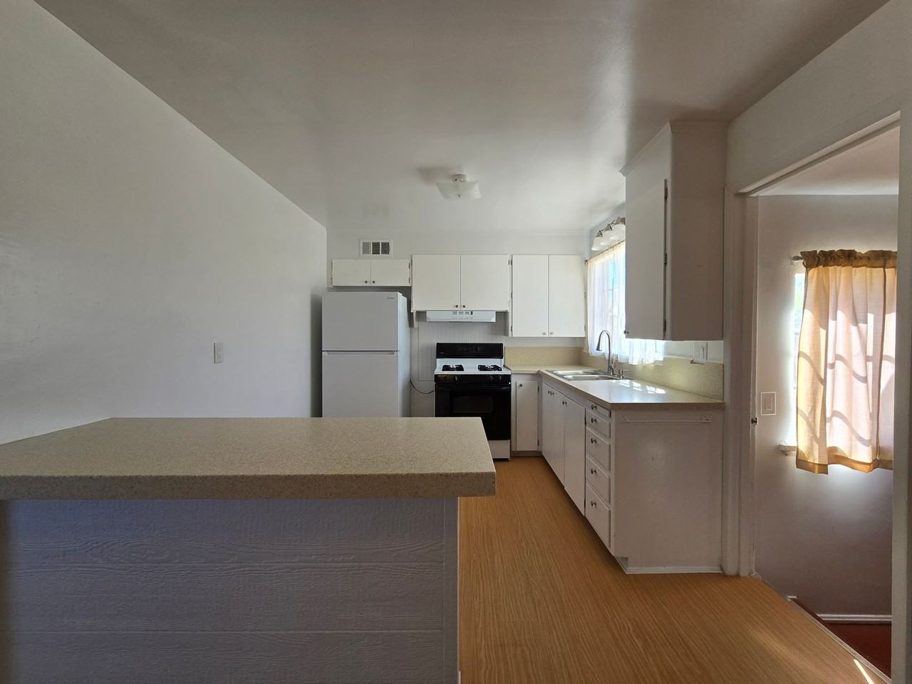 2412 Rosina St - Photo 7 of 25