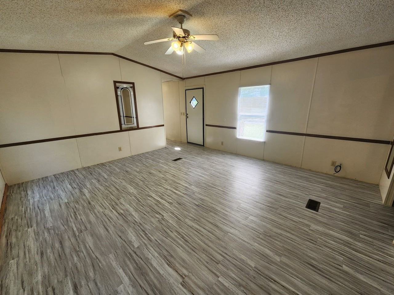 33 Wilma Ln - Photo 2 of 16