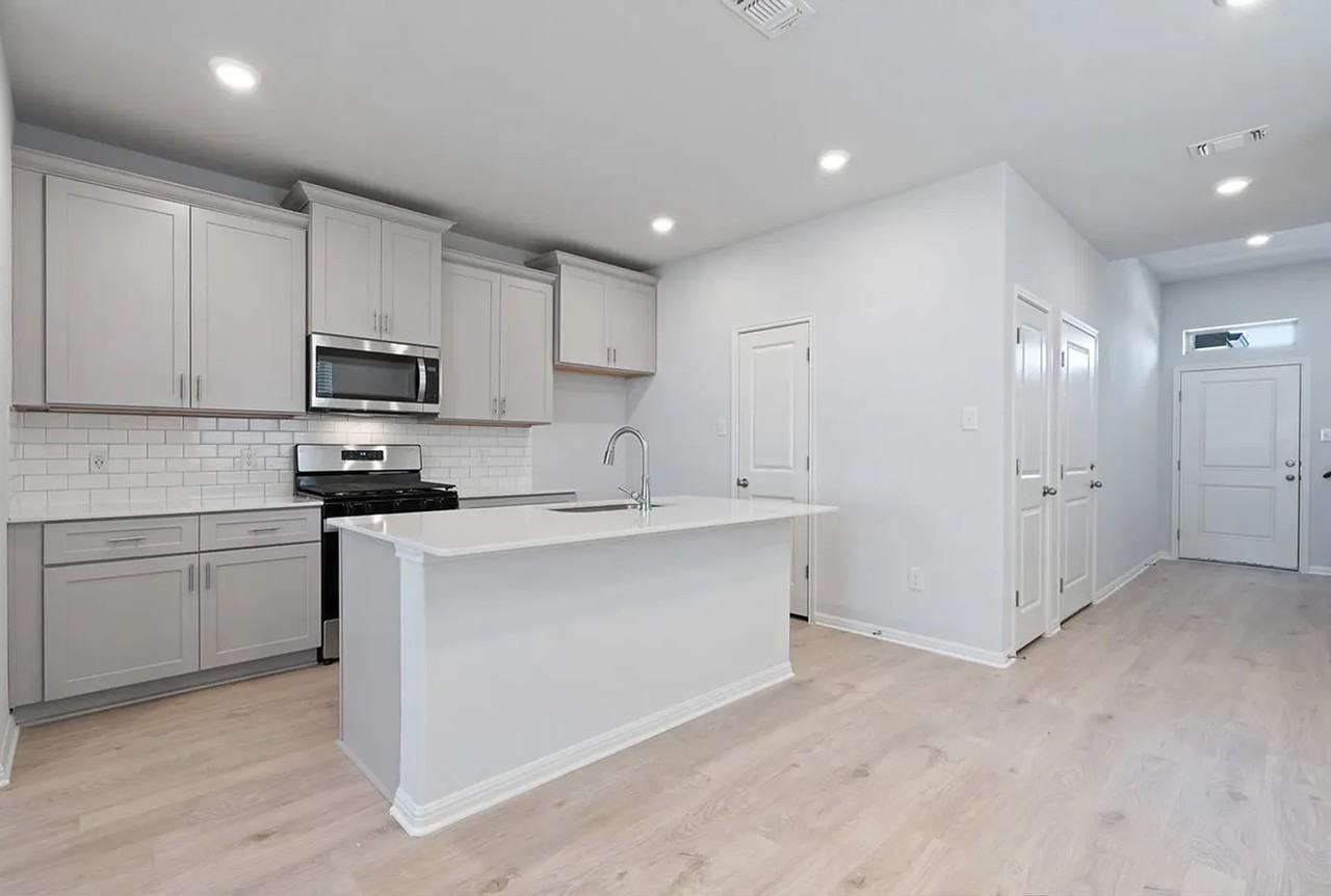 708 Backstays Loop - Photo 4 of 13