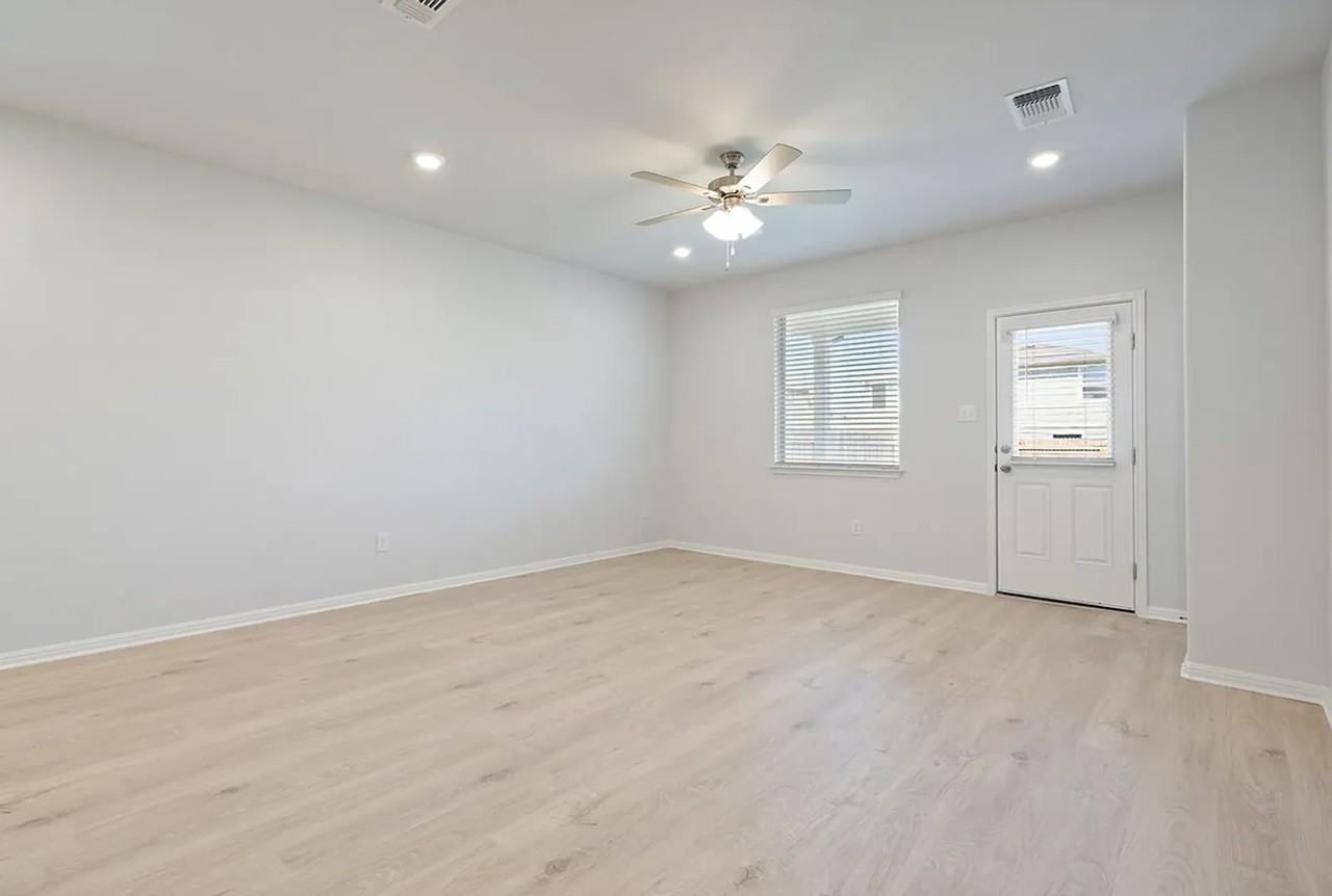 708 Backstays Loop - Photo 6 of 13