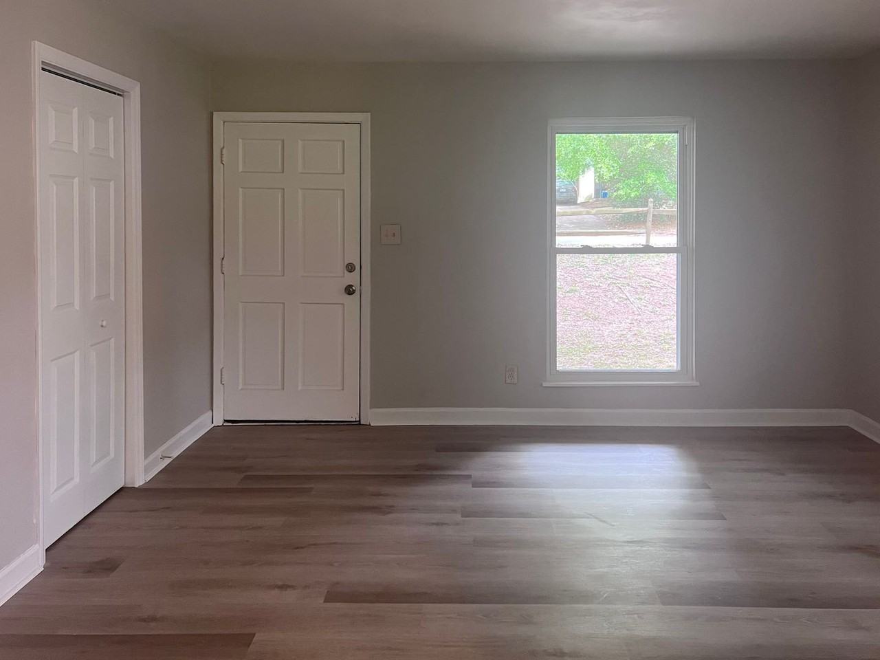 307 Walton St - Photo 2 of 8