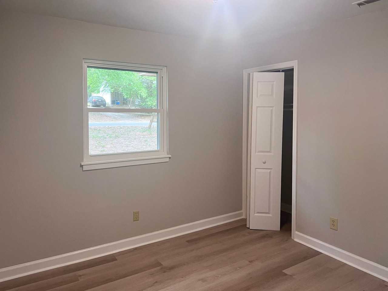 307 Walton St - Photo 6 of 8