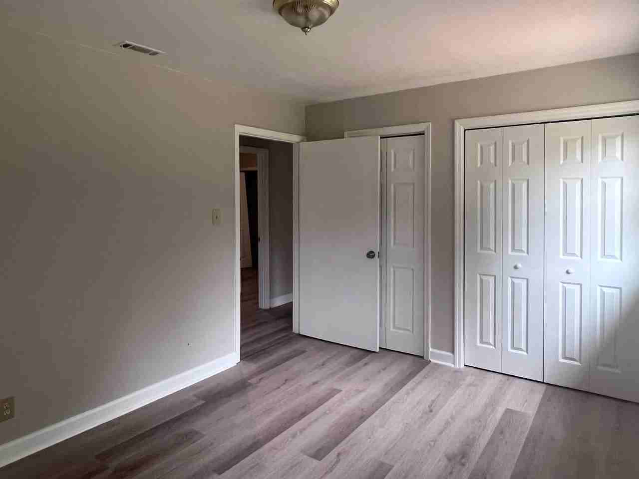 307 Walton St - Photo 7 of 8