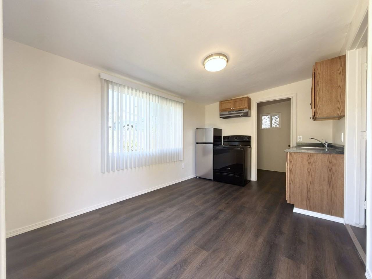 693 Hillside Ter - Photo 2 of 10