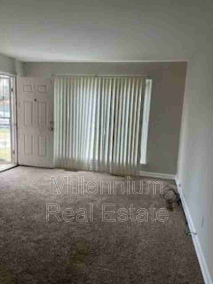 13001 Albany St - Photo 2 of 9