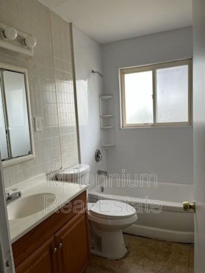 13001 Albany St - Photo 5 of 9