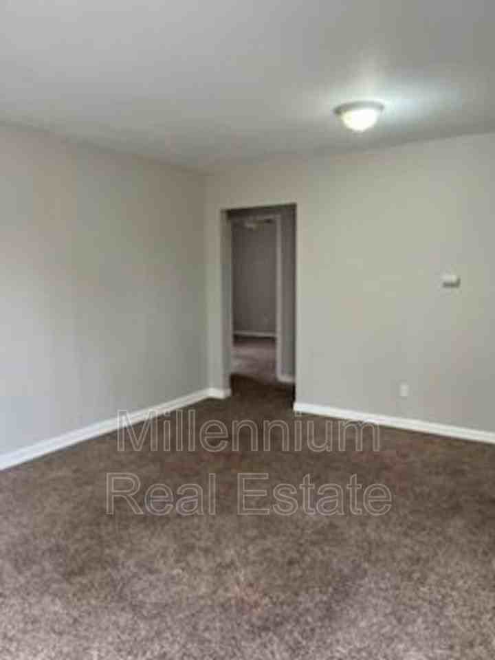 13001 Albany St - Photo 6 of 9