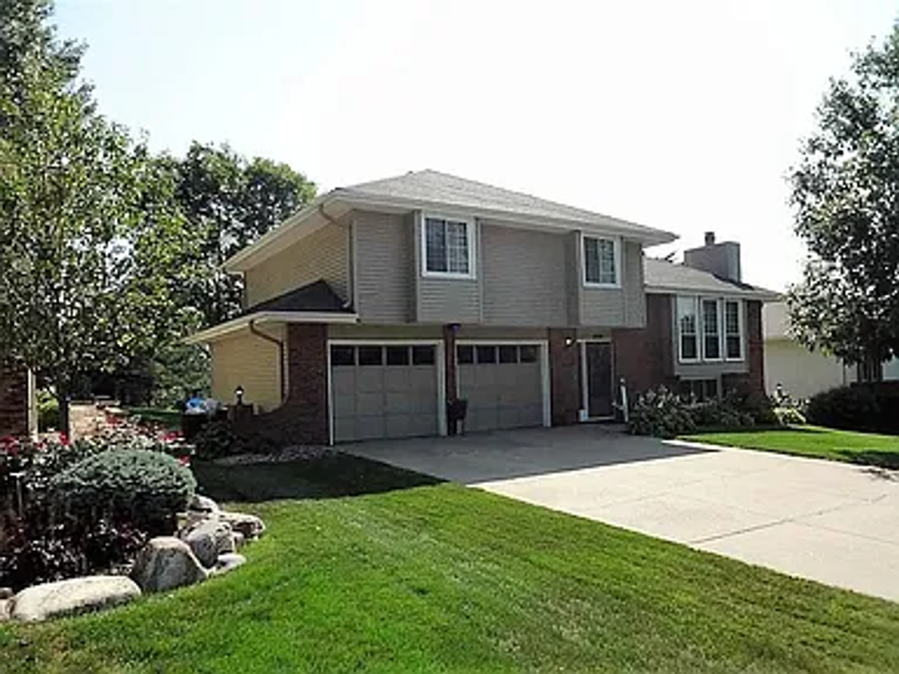 15017 Arbor St - Photo 3 of 21