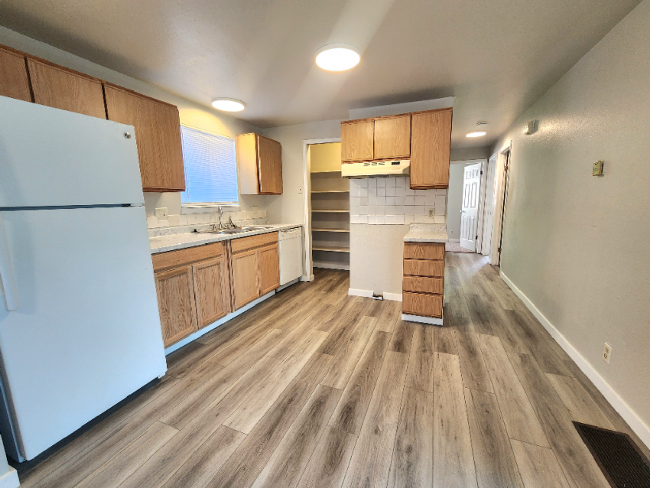 510 Moffat St - Photo 3 of 15