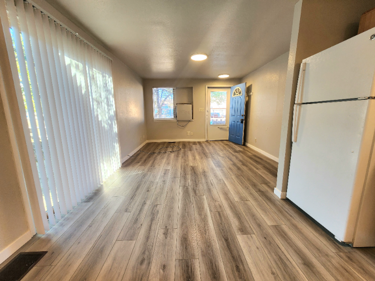 510 Moffat St - Photo 4 of 15