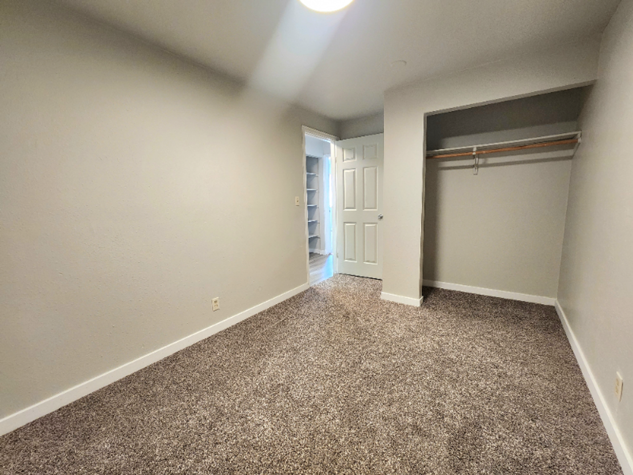 510 Moffat St - Photo 6 of 15