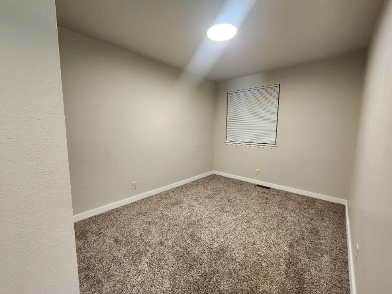 510 Moffat St - Photo 7 of 15