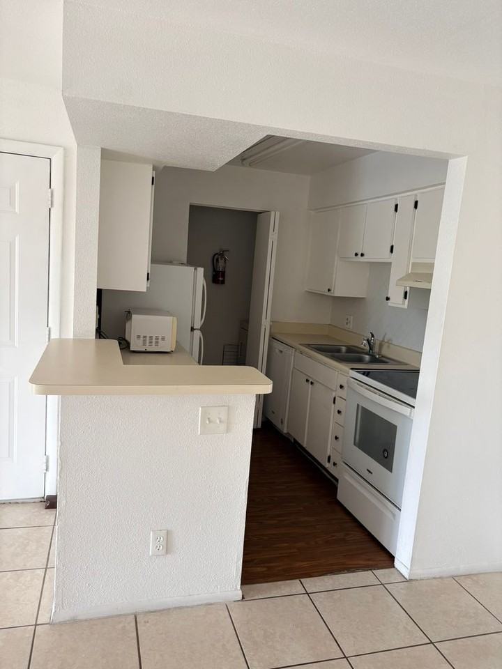 2855 Winkler Ave #120 - Photo 3 of 18