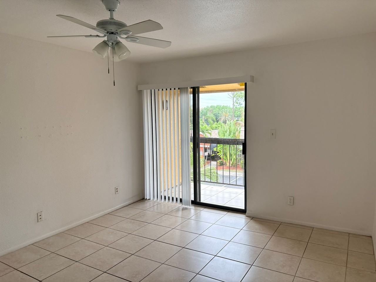 2855 Winkler Ave #120 - Photo 4 of 18