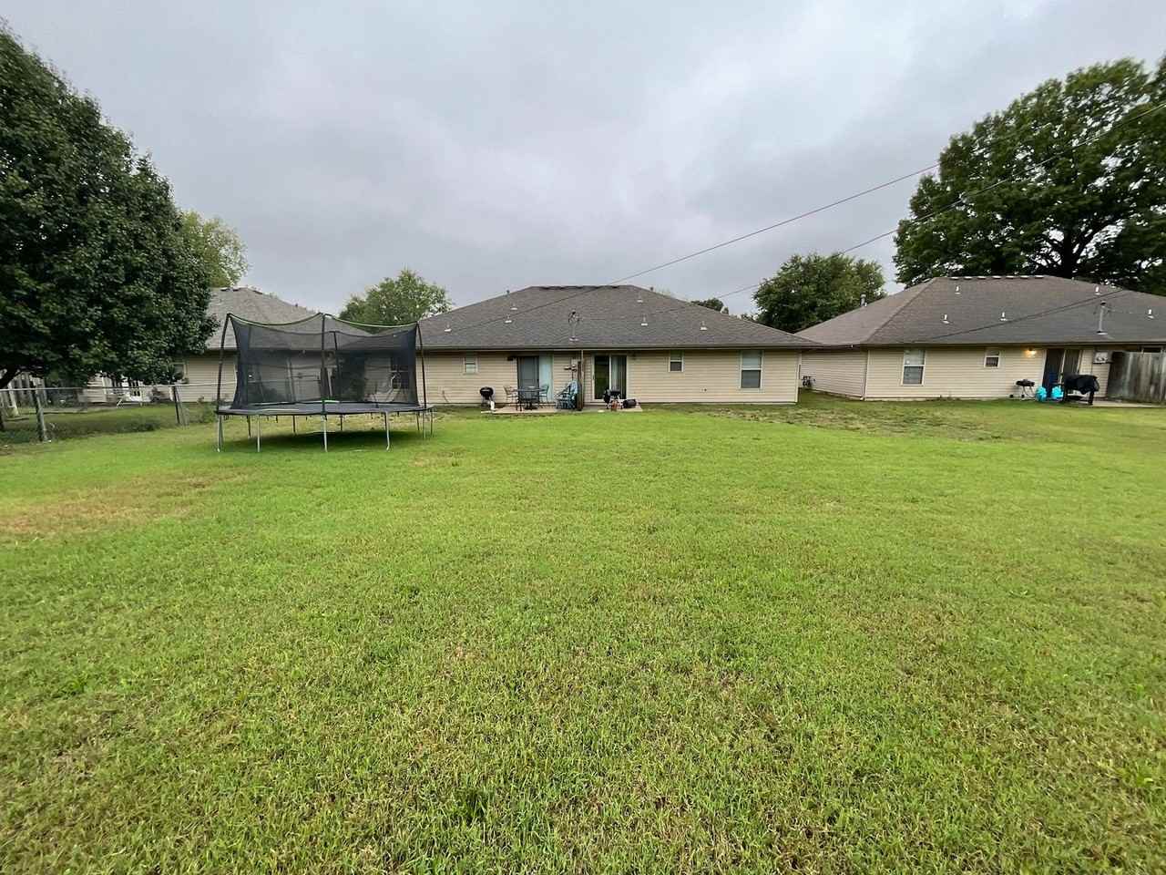 1005 W Edgewood St - Photo 2 of 16