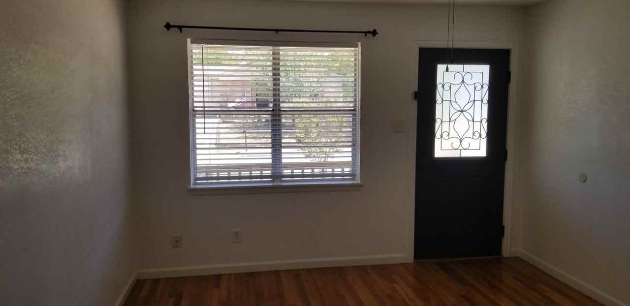 907 San Antonio St - Photo 5 of 19